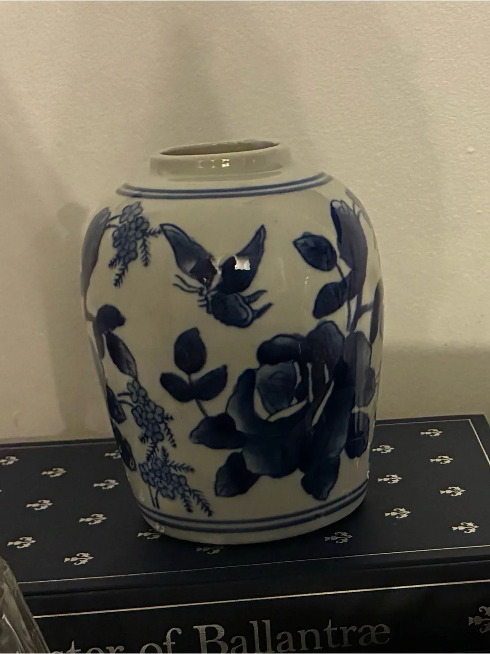 Vintage Chinoiserie Willow Blue & White Butterfly Ginger Jar Grandmillennial - Picture 3 of 7